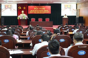 Hội nghị báo cáo viên tháng 8