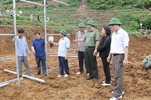 Đồng chí Bí thư tỉnh ủy kiểm tra tình hình khắc phục hậu quả sau mưa lũ ở Mường La