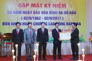 Kỷ niệm 55 năm ngày Báo Hòa Bình ra số báo đầu và đón nhận Huân chương Lao động hạng Ba