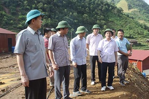 Thường trực tỉnh ủy làm việc tại huyện Mường La về công tác khắc phục thiệt hại do mưa lũ