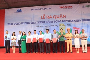 Phát động “Tháng hành động an toàn giao thông” trong học sinh, sinh viên