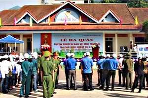 Đoàn Khối các cơ quan tỉnh Vĩnh Phúc: Trao quà cho người dân vùng lũ Nặm Păm