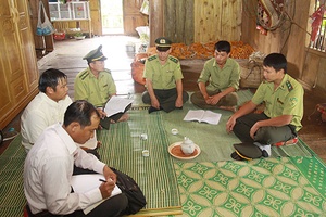 Giữ rừng ở Nà Mạc   