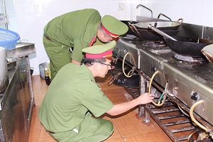 Phòng Cảnh sát phòng cháy chữa cháy và cứu nạn cứu hộ (Công an tỉnh)  Kiểm tra công tác phòng cháy, chữa cháy trên địa bàn Thành phố