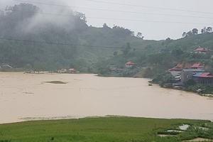Ghi ở vùng lũ Vân Hồ