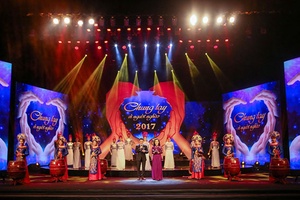 Cầu truyền hình "Chung tay vì người nghèo" 2017: Hơn 264 tỷ đồng ủng hộ người nghèo