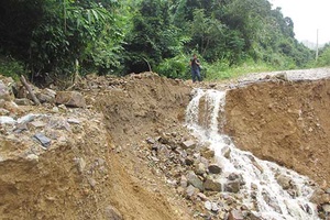 Mường Bang vẫn bị cô lập sau lũ quét