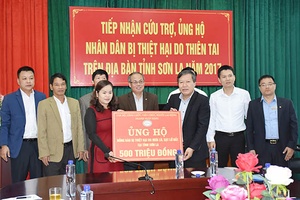 Các tổ chức, cá nhân ủng hộ đồng bào bị thiệt hại do mưa lũ