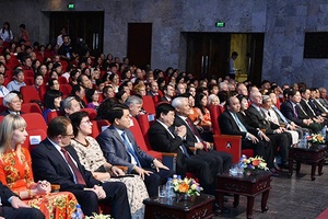 Giao lưu nghệ thuật kỷ niệm 100 năm Cách mạng Tháng Mười Nga