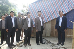 Đồng chí Bí thư tỉnh ủy kiểm tra công tác khắc phục thiệt hại do mưa lũ tại Vân Hồ
