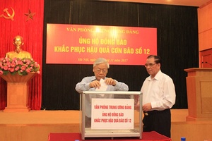 Văn phòng Trung ương Đảng quyên góp ủng hộ đồng bào khắc phục thiệt hại của cơn bão số 12