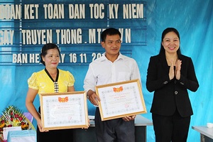 Bản Hé tổ chức Ngày hội đại đoàn kết toàn dân tộc