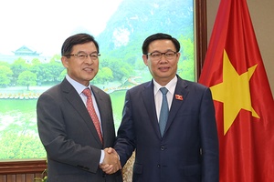 Phó Thủ tướng Vương Đình Huệ: Samsung tăng nhanh tỷ lệ nội địa hóa