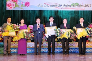 Các trường học: Kỷ niệm 35 năm Ngày Nhà giáo Việt Nam 20/11