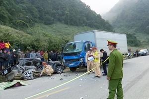 Vân Hồ: Tai nạn giao thông đặc biệt nghiêm trọng làm 4 người chết và 1 người bị thương   