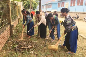 Gần 1.000 lượt phụ nữ xã Hua Trai tham gia tổng vệ sinh môi trường