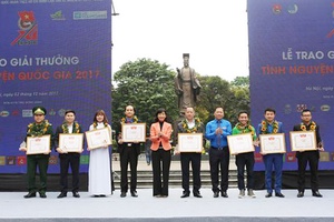 Trao giải thưởng Tình nguyện Quốc gia năm 2017 cho 15 tập thể, cá nhân tiêu biểu