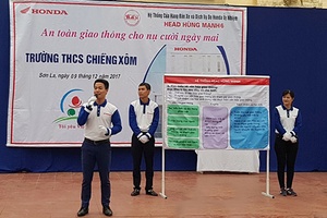 Công ty TNHH thương mại và dịch vụ Hùng Mạnh: Ngoại khóa “An toàn giao thông cho nụ cười ngày mai” tại 5 trường học trên địa bàn Thành phố