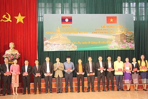 113 lưu học sinh Lào nhận chứng chỉ tiếng Việt