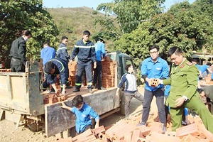 Chương trình tình nguyện “Đông sẻ chia” năm 2017