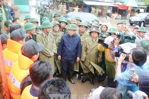 Phó Thủ tướng Trịnh Đình Dũng: An toàn tính mạng người dân phải được đặt lên hàng đầu