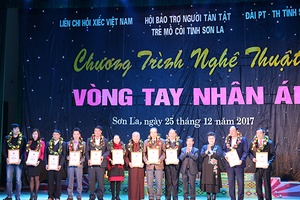 Chương trình nghệ thuật “Vòng tay nhân ái”