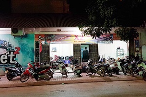 Khó khăn trong quản lý hoạt động kinh doanh dịch vụ sau 22 giờ