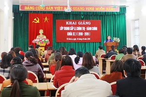 Thành ủy: Khai giảng lớp Trung cấp lý luận chính trị - hành chính khóa IX.1