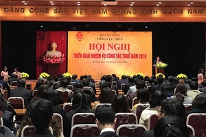 Thủ tướng Nguyễn Xuân Phúc: Cần quan tâm bảo vệ quyền lợi người nộp thuế