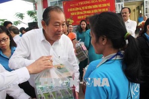 Phó Thủ tướng Trương Hòa Bình: Tăng cường thực hiện các chính sách chăm lo Tết cho công nhân