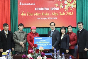 Sacombank Chi nhánh tỉnh Bắc Ninh: Tặng quà Tết cho các hộ nghèo tỉnh ta.