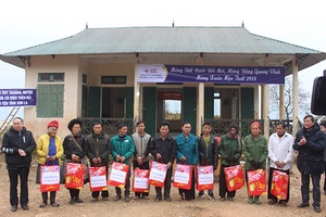 Quan tâm giúp đỡ xã đặc biệt khó khăn   
