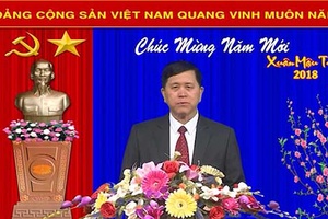 Đồng chí Chủ tịch UBND tỉnh chúc mừng năm mới Mậu Tuất