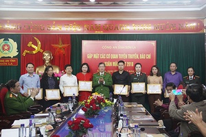 Công an tỉnh: Gặp mặt các cơ quan tuyên truyền, báo chí Xuân Mậu Tuất 2018