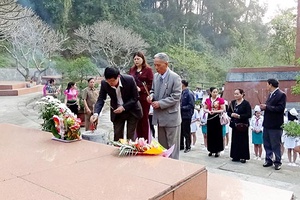 Dâng hương nhân Kỷ niệm 74 năm ngày mất của liệt sỹ Tô Hiệu
