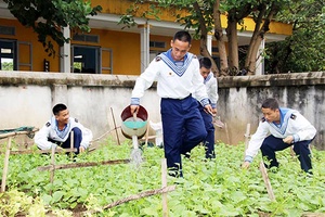 Tuổi trẻ Hải quân Trường Sa học và làm theo Bác