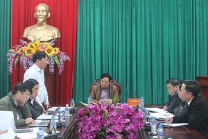 Đồng chí Phó Chủ tịch UBND tỉnh kiểm tra công tác quản lý đất đai, trật tự xây dựng trên địa bàn huyện Mộc Châu.