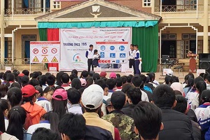 Công ty TNHH TM&DV Hùng Mạnh: Ngoại khóa “An toàn giao thông cho nụ cười ngày mai”