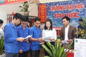 Trường Đại học Tây Bắc và Trung tâm Hoạt động TTN: Tổ chức chương trình “Ngày hội việc làm và hướng nghiệp năm 2018”