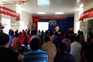 Tổ chức tuyên truyền Luật BHXH tại bản Lụa