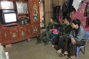 Huổi Sang vui có điện