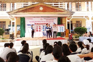 Công ty TNHH TM&DV Hùng Mạnh: Tổ chức chương trình “An toàn giao thông cho nụ cười ngày mai”