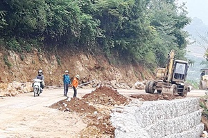 Khắc phục hệ thống giao thông bị ảnh hưởng do mưa lũ