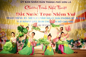 Chương trình nghệ thuật “Đất nước trọn niềm vui”