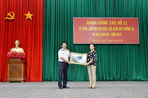 Đoàn công tác của tỉnh ta thăm, động viên cán bộ, chiến sĩ, nhân dân quần đảo Trường Sa và Nhà giàn DK1