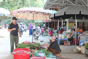 “Ông chủ chợ” ngã ba Huổi Hin