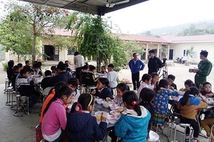 Phần cơm cho trẻ đến trường
