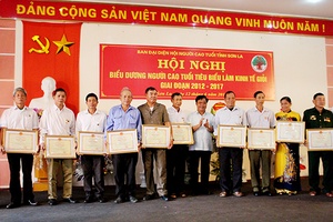 Hội nghị biểu dương người cao tuổi tiêu biểu làm kinh tế giỏi
