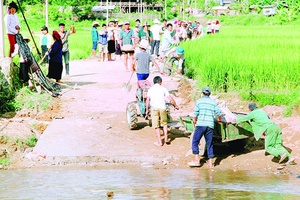 Sốp Cộp nỗ lực bảo đảm giao thông trong mùa mưa lũ