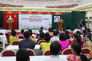 Hội nghị gặp mặt “Gia đình sinh 2 con gái” tiêu biểu